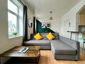 Space for groups, 10 mins from Queen St!